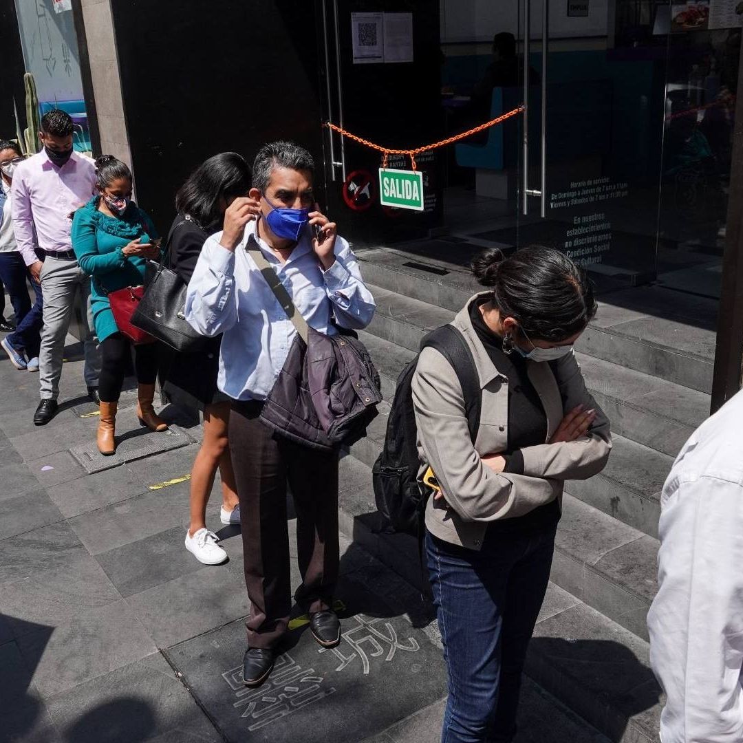 Filas en Juzgados Familiares de la Ciudad de México sobre Av. Juárez