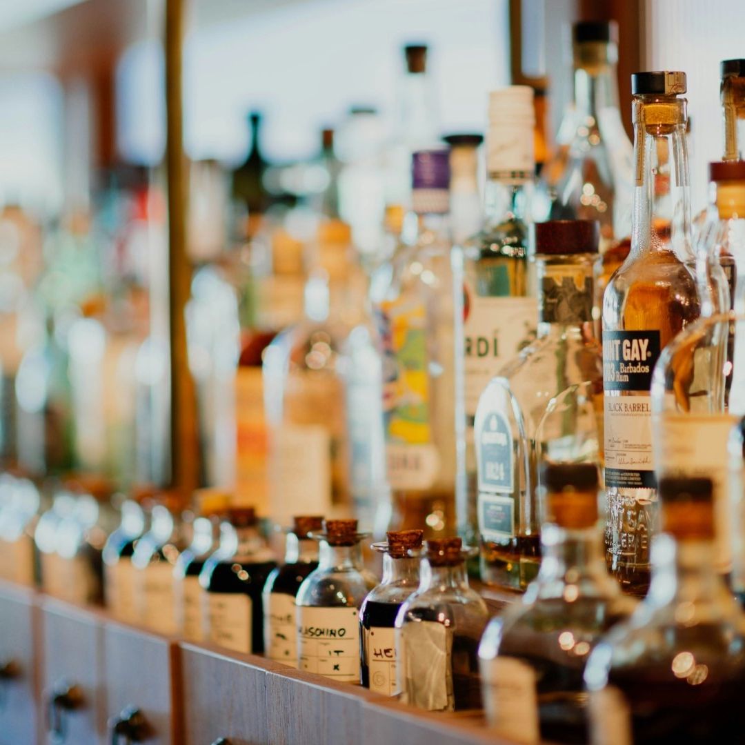 Mueren 53 Personas por Consumir Alcohol Adulterado en India