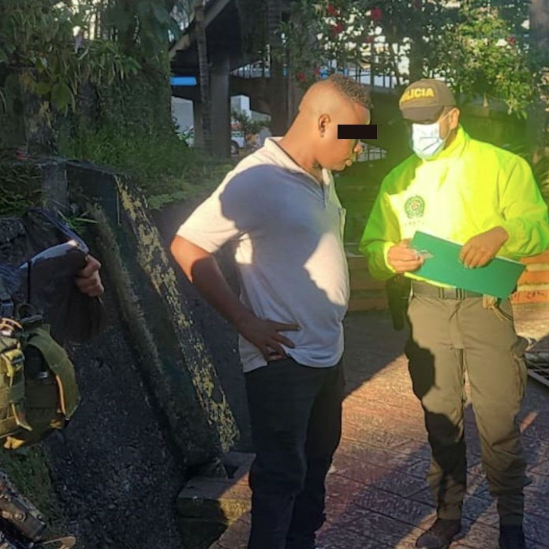 Detienen a exguardias de seguridad que escondían cocaína en contenedores hacia México
