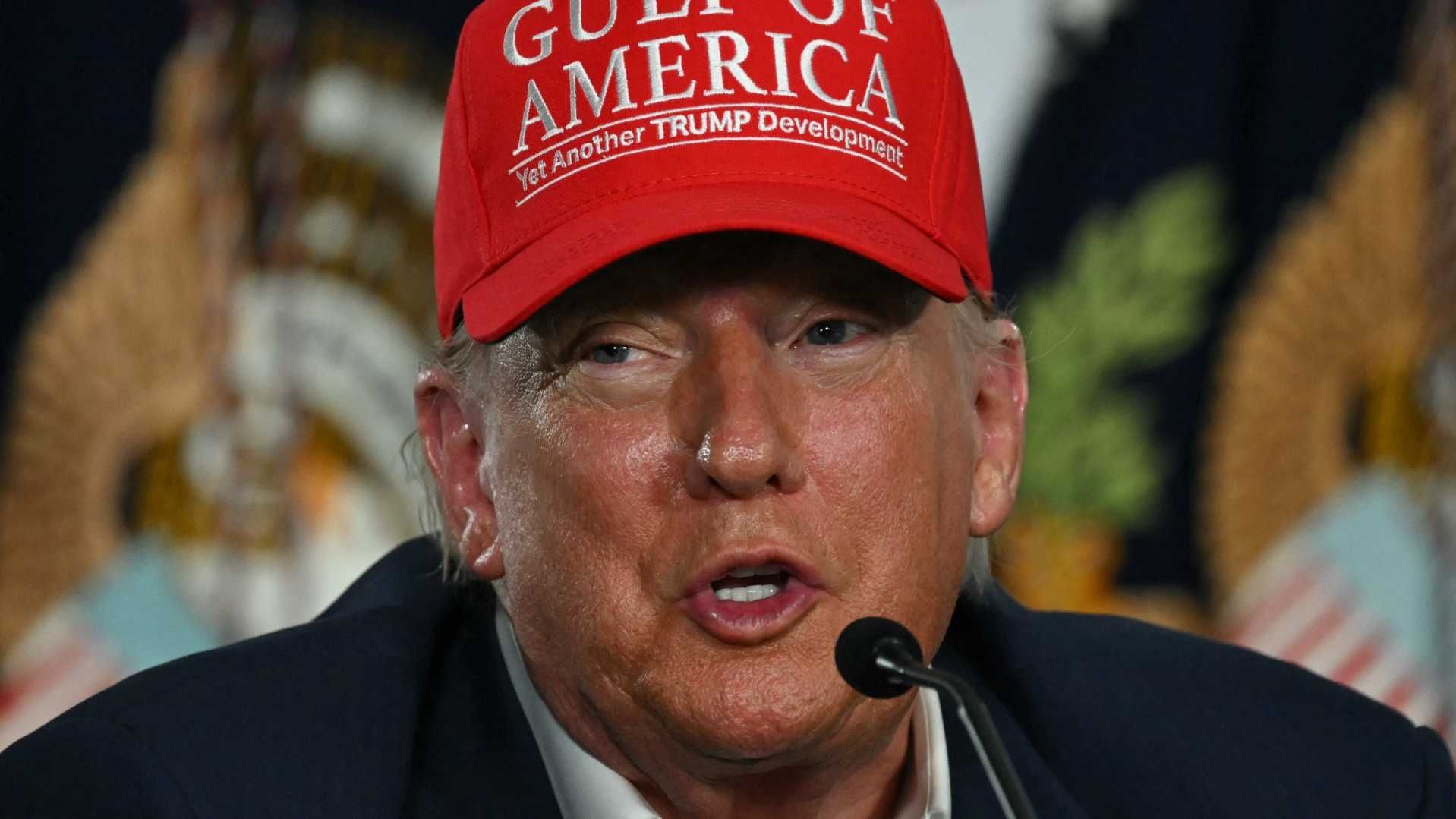 Donald Trump da orden de retirar ciudadanía a migrantes por estos delitos