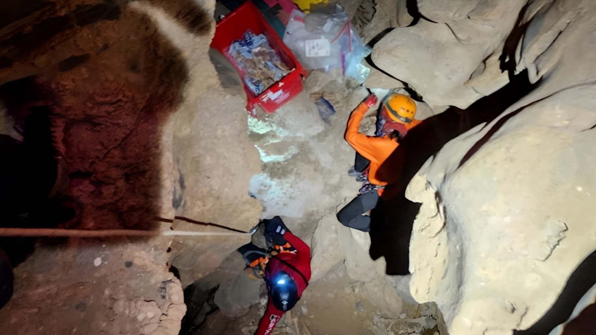 INAH Rescata Restos Óseos en Cueva con 500 Años de Antigüedad en Coahuila
