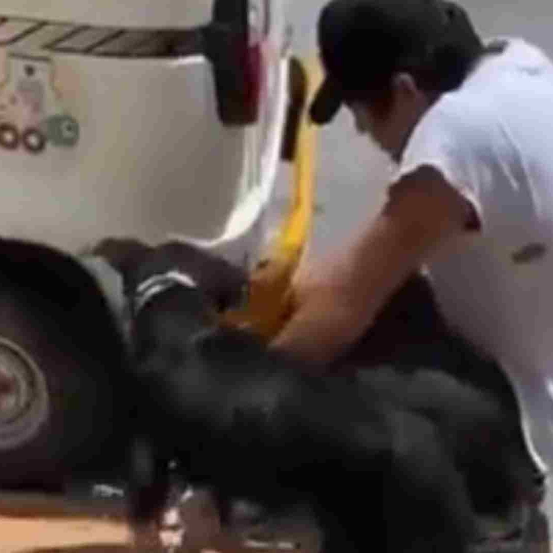 Mototaxista es evidenciado arrastrando una perrita en Quintana Roo.
