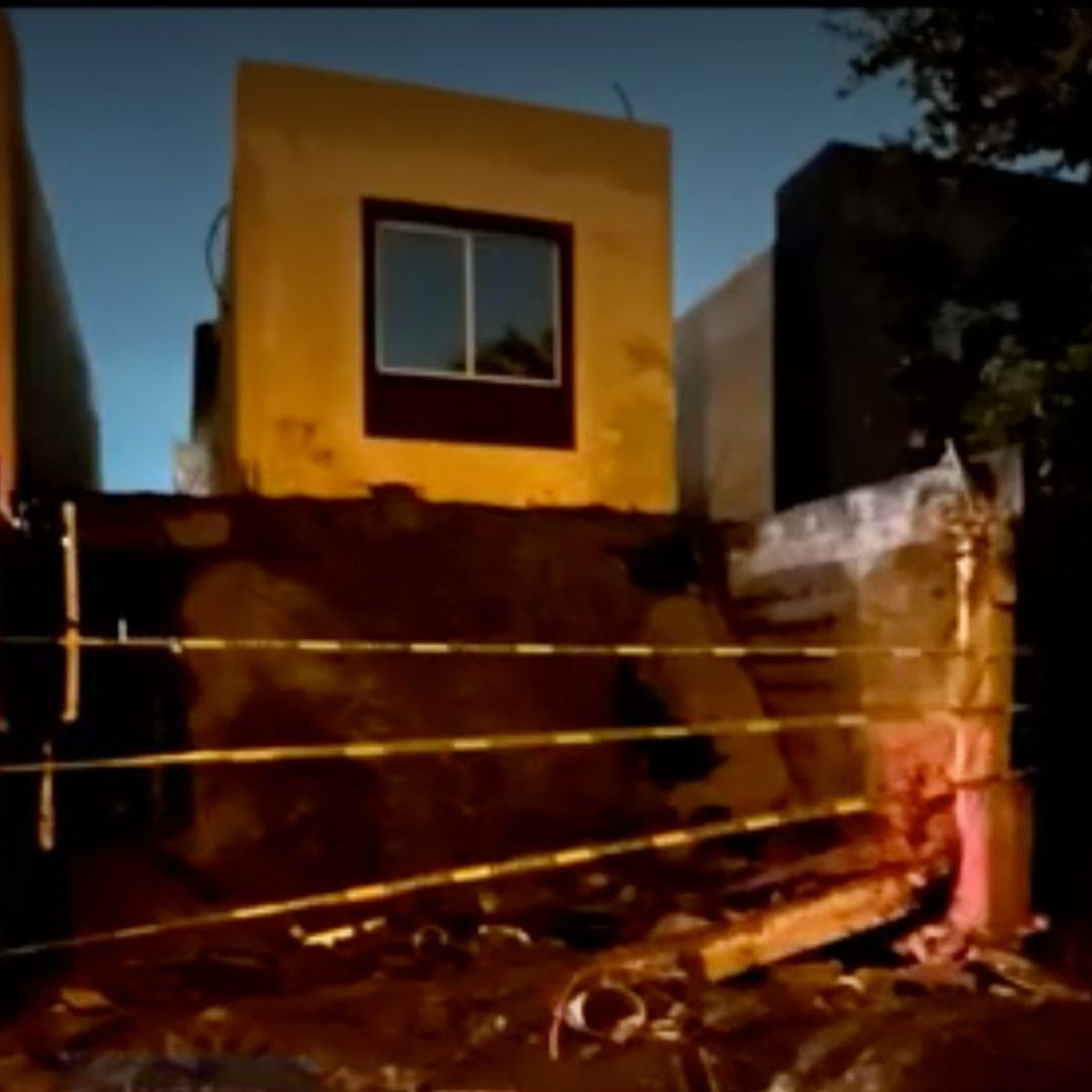 Colapsa techo de una casa en la colonia Hacienda Real de Juárez
