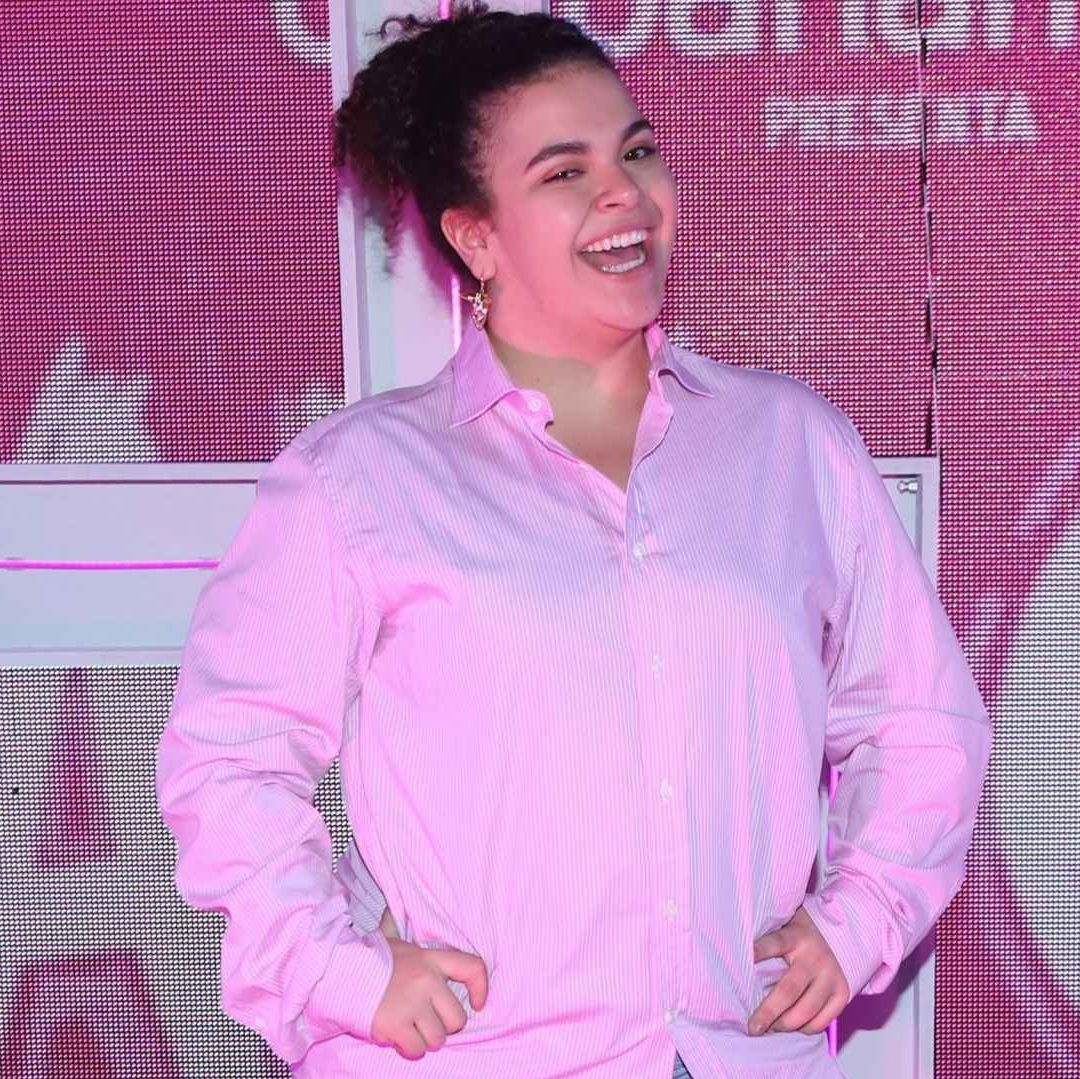 Lucero Mijares Conquista a sus Fans con su Encanto y Trato Amable
