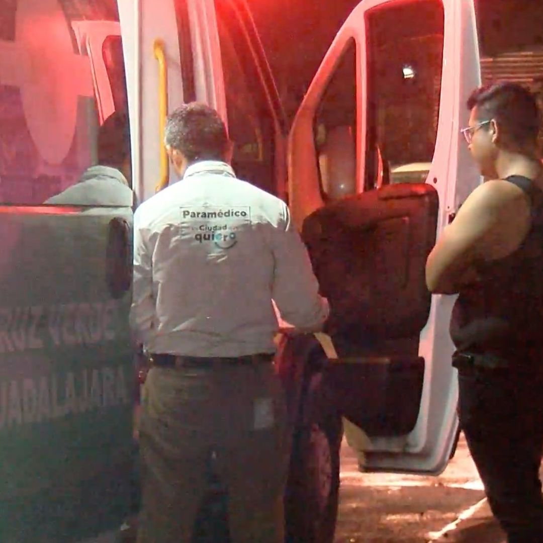 Golpean a un joven al negarse dar su celular en un asalto.