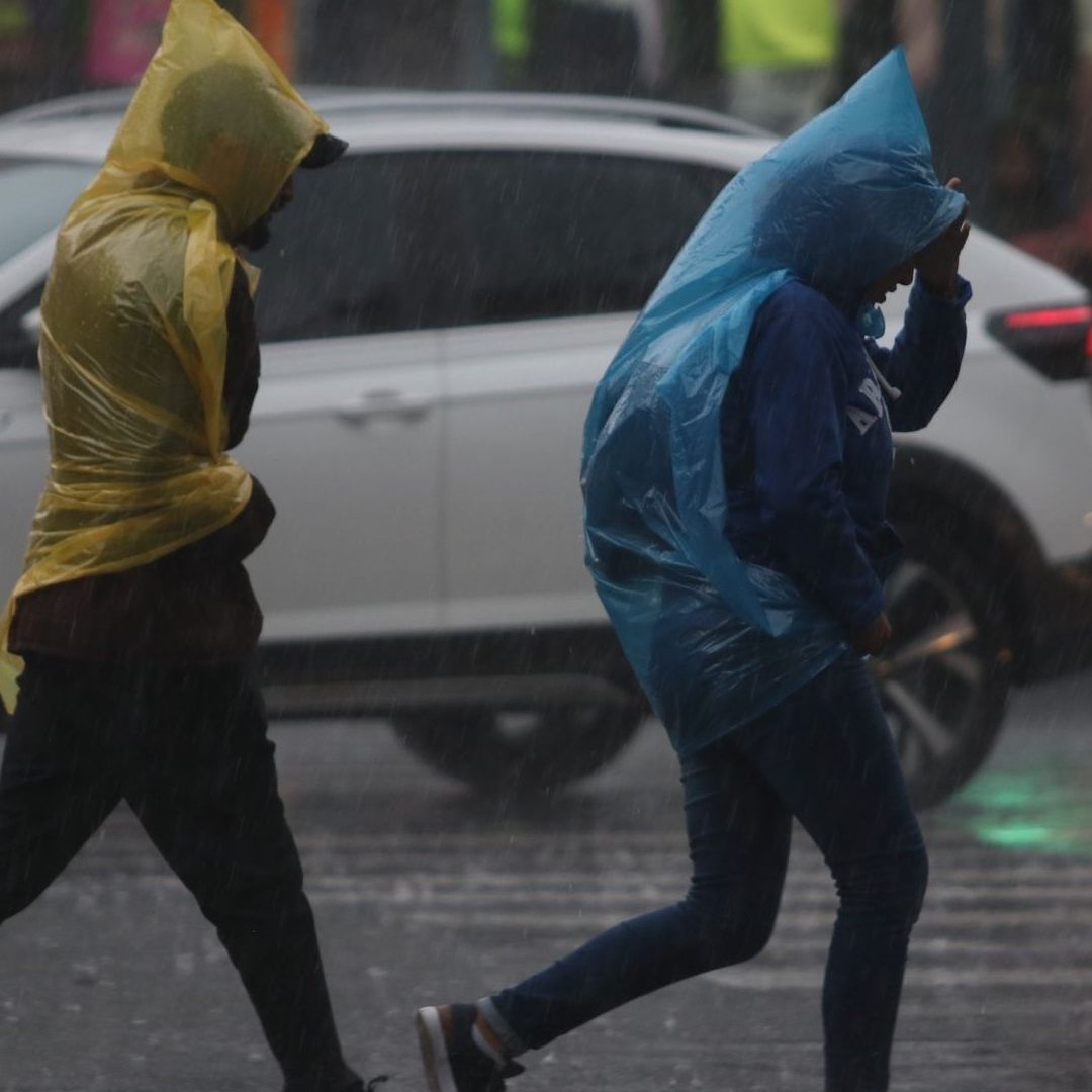 Protección Civil de la CDMX informó que se esperan lluvias fuertes con descargas eléctricas y fuertes rachas de viento durante varios días
