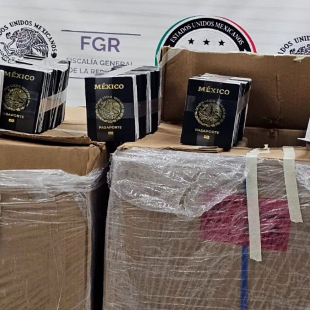 Detienen a 2 Personas con Más de Mil Pasaportes Robados a la SRE, en Tlaxcala