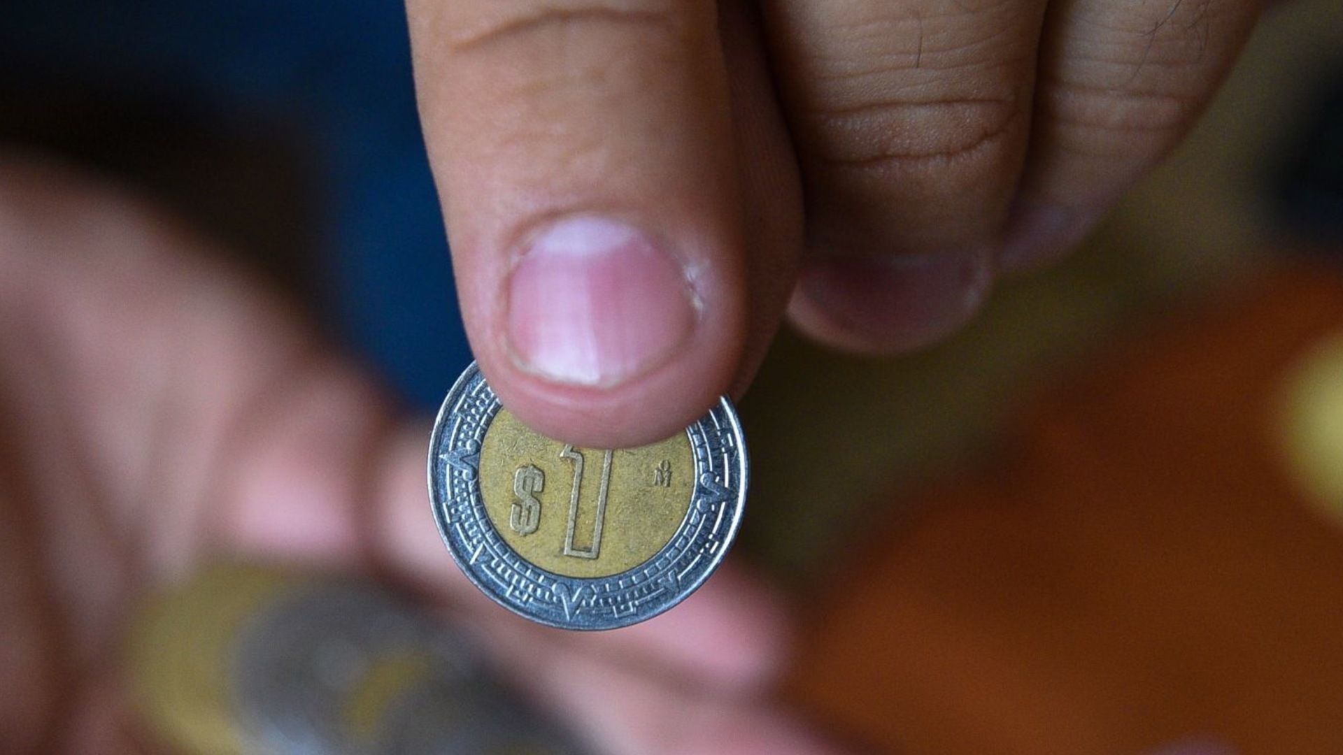 El dólar se vende en bancos hasta en 19.80 pesos. Fotos: Cuartoscuro
