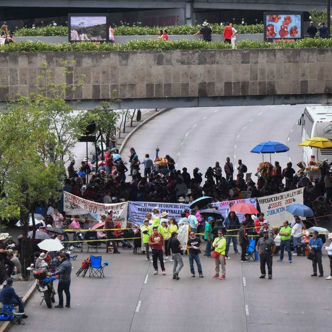 Bloqueo de la CNTE en Circuito interior y Reforma, en CDMX