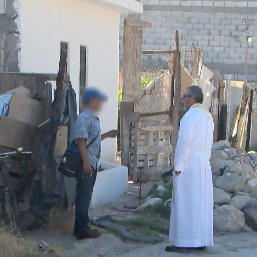 Sacerdote Bendice Casas por Avistamiento de Ovnis en Torreón