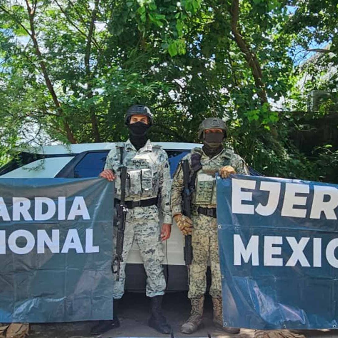 Ejército y Guardia Nacional Decomisan Armas y Equipo Táctico en Colonia de Tamaulipas