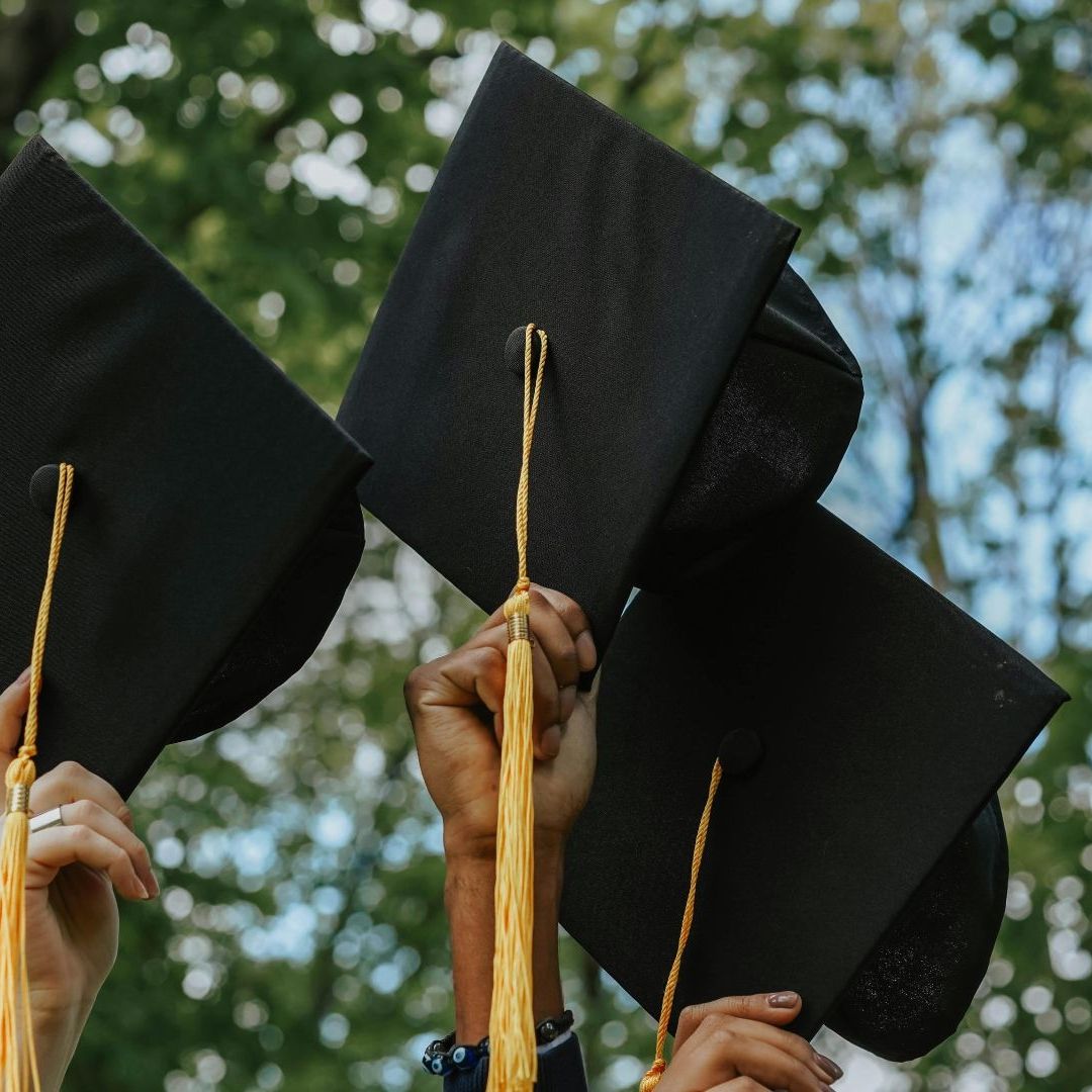 45 Mejores Frases Cortas para Graduados 2025: Palabras Motivadoras para Preescolar, Primaria y Secundaria
