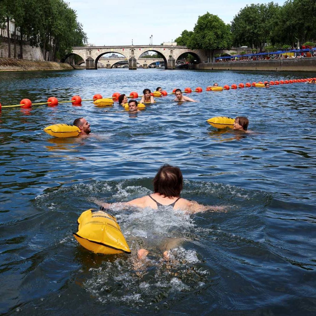 Más de un Siglo Después París Reabre el Sena para los Bañistas