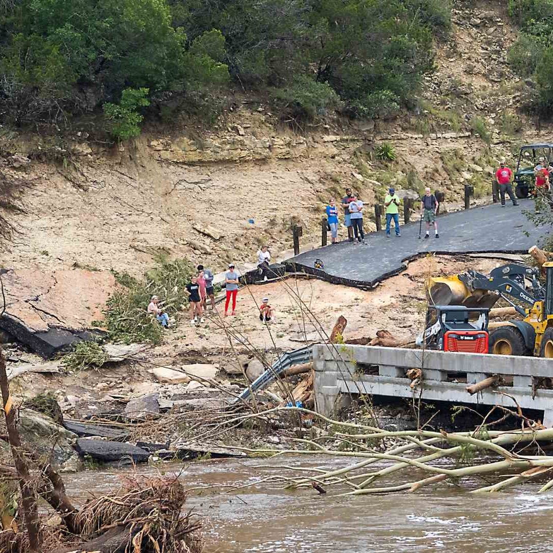 Suben muertos por inundaciones en Texas