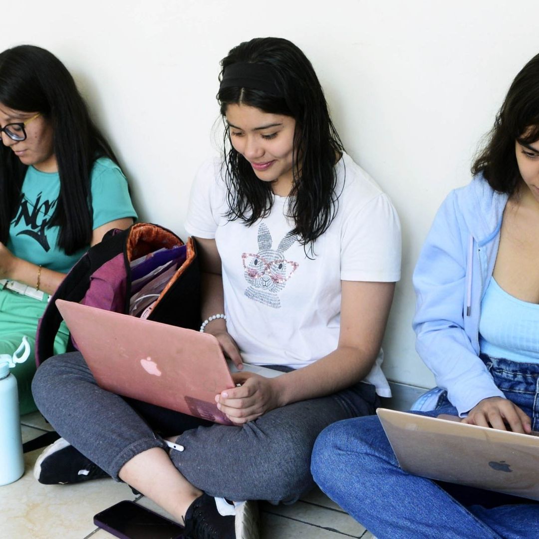 Los mexicanos dedicamos más de ocho horas diarias a navegar por internet