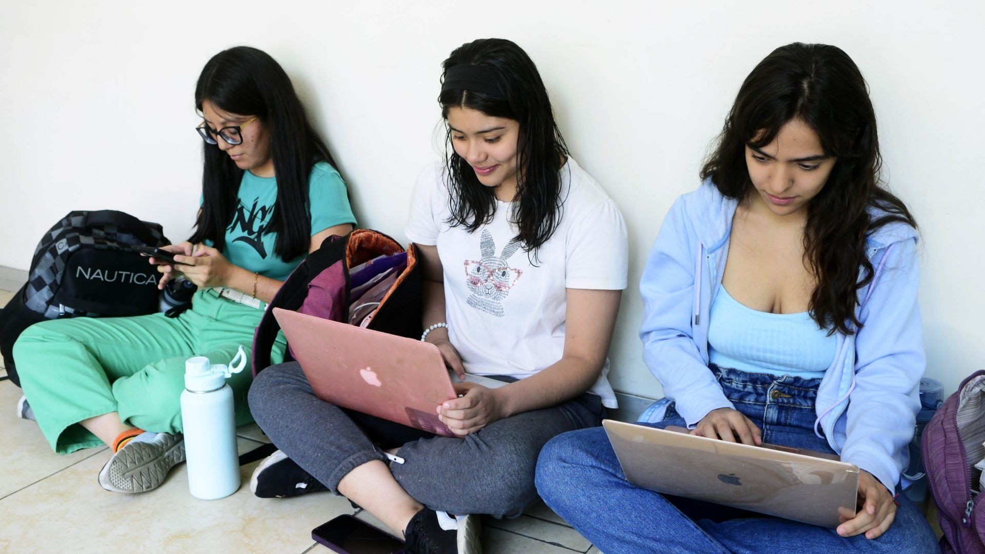 Los mexicanos dedicamos más de ocho horas diarias a navegar por internet