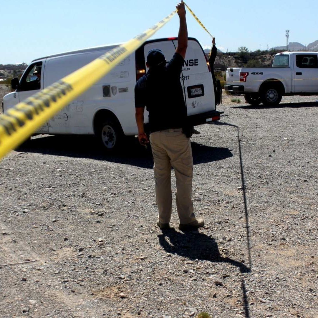 Elementos forenses desempeñan su labor tras una balacera en Chihuahua. Foto: Cuartoscuro | Archivo