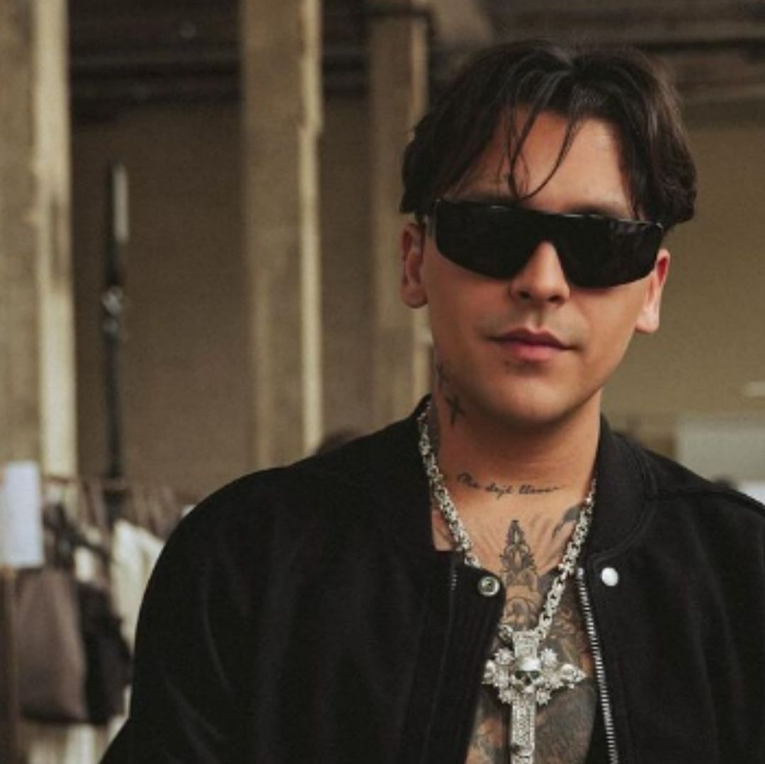 El cantante Christian Nodal dio una probadita en sus redes sociales de lo que será su nueva canción