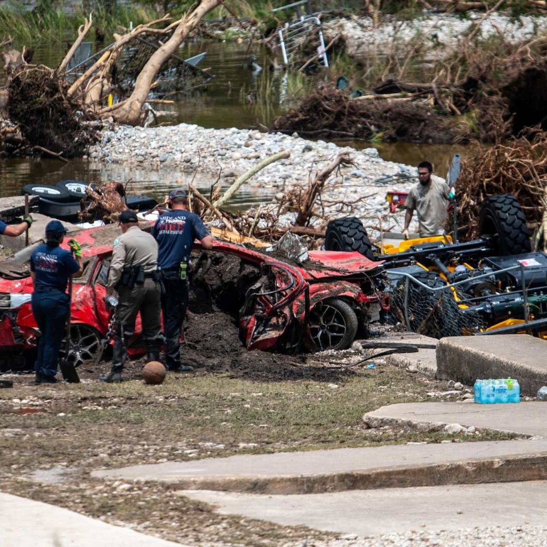 Leavitt abordó distintas preocupaciones que surgieron en torno al papel del Servicio Meteorológico Nacional.