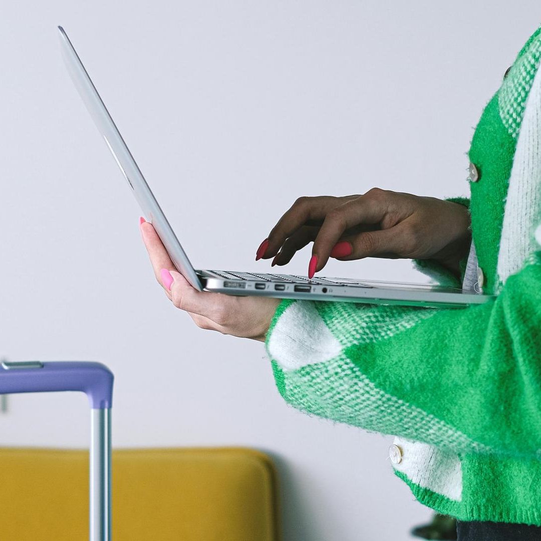 Empresas advierten sobre riesgos digitales durante vacaciones. Foto: Pexels | Ilustrativa