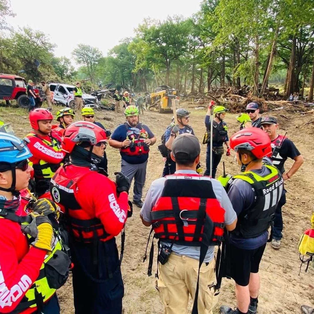 Rescatistas Mexicanos Narran la Tragedia en Texas por las Inundaciones
