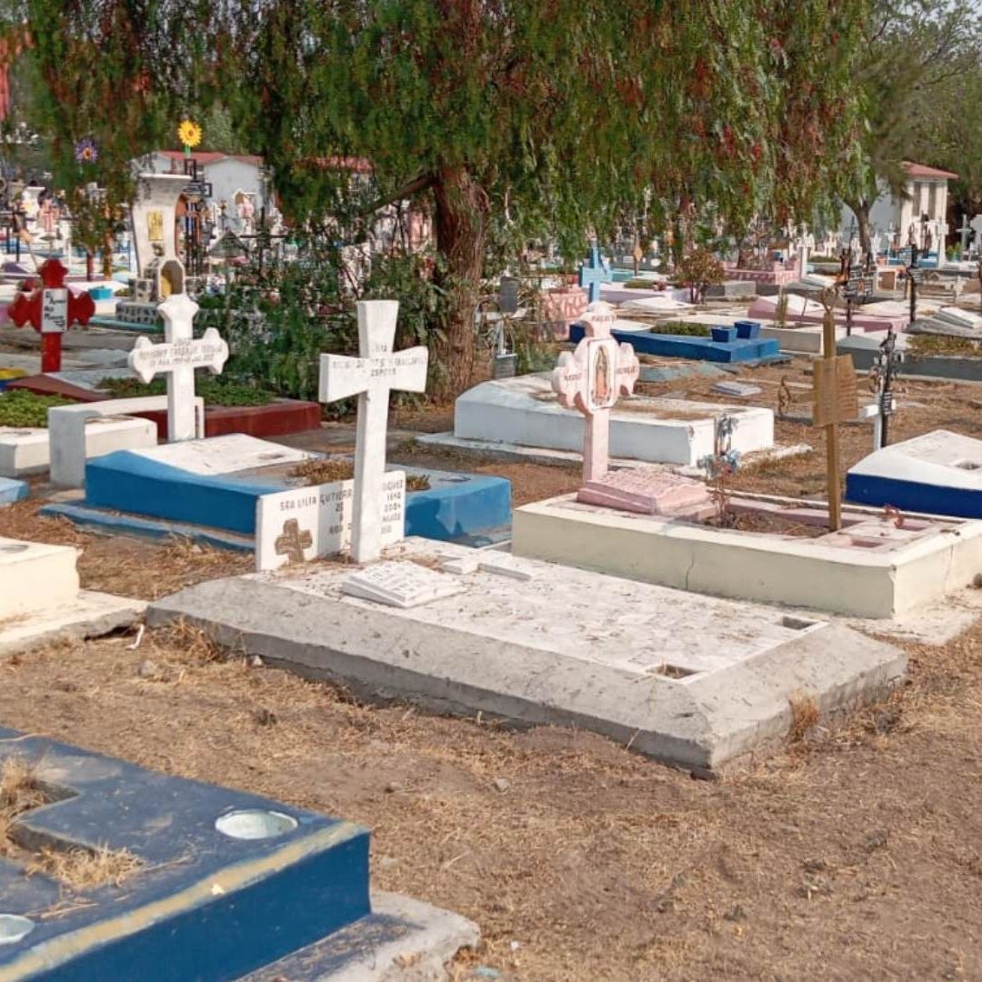 ¿Santería? Detienen a Dos Hombres Con Frascos con Restos Humanos en Panteón de Iztapalapa
