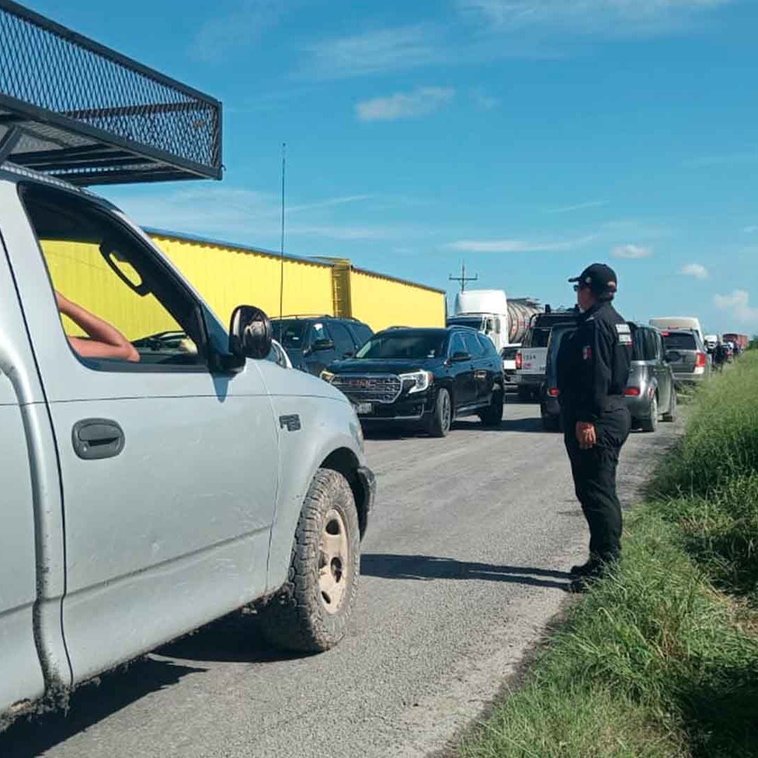 Agricultores Permiten Circulación de Vehículos Particulares en la Carretera Victoria - Matamoros