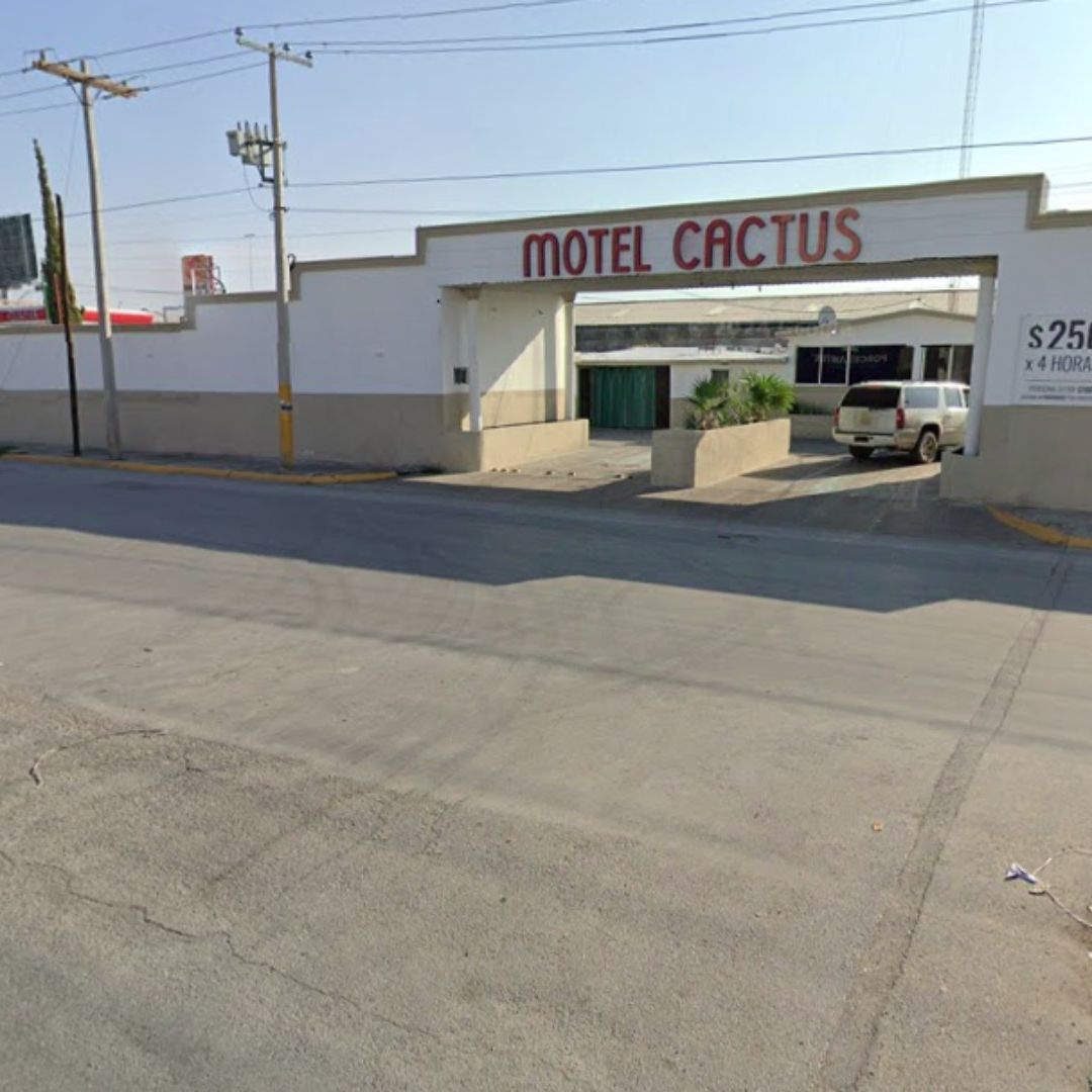 Fachada del Motel Cactus, en Coahuila, donde fue encontrado en una habitación, el cuerpo sin vida de María Fernanda