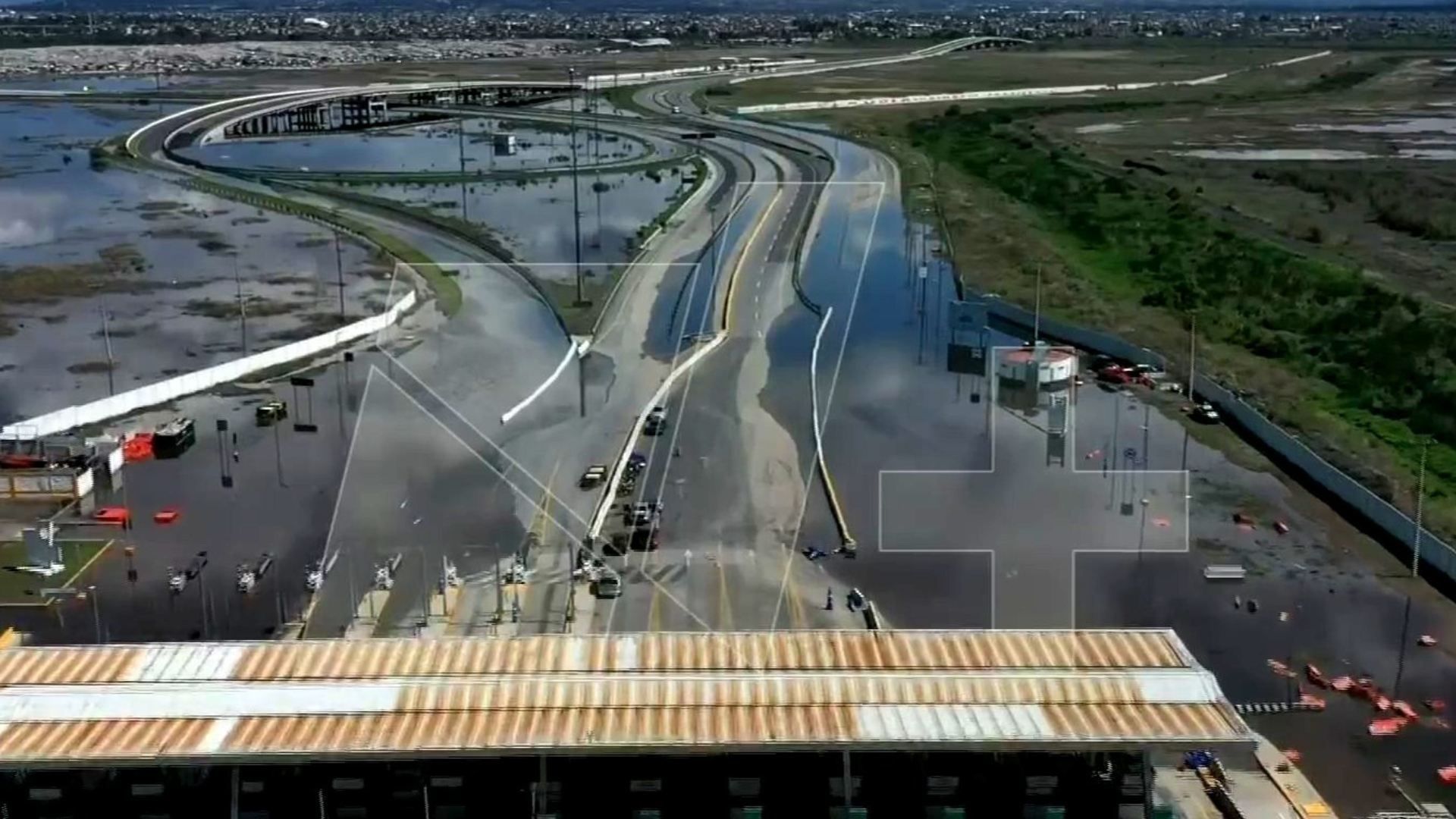 Lluvias provocan severas inundaciones en el Circuito Exterior Mexiquense