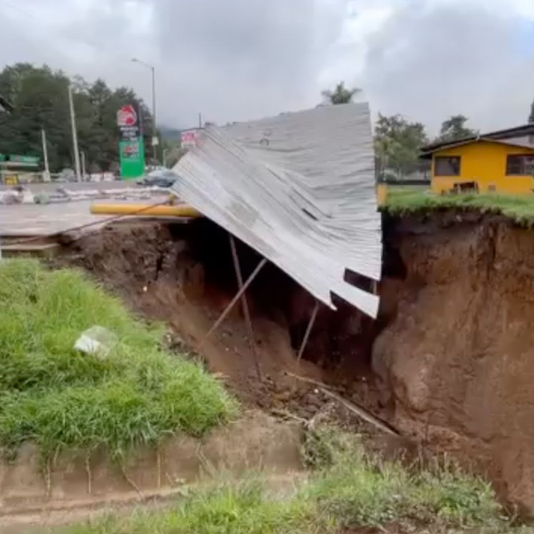 El socavón mide 25 metros de profundidad por 8 metros de ancho. Foto: Genaro Zepeda | N+