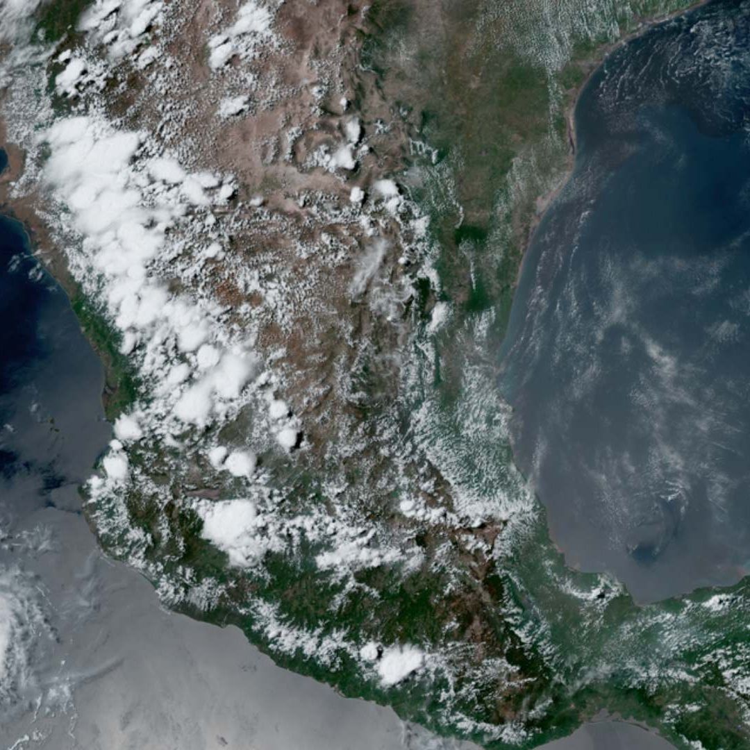 Vista satelital de la República Mexicana, que muestra la formación de la tormenta tropical ‘Aletta’ en el Pacífico Mexicano. Foto: Rammb-slider.Cira