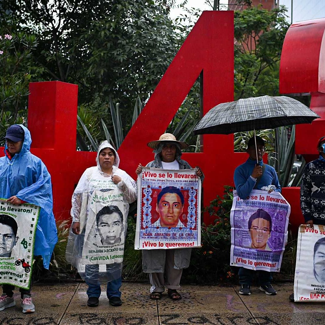 AMLO Alista Informe de Caso Ayotzinapa para Padres de Normalistas; Será Documento Público