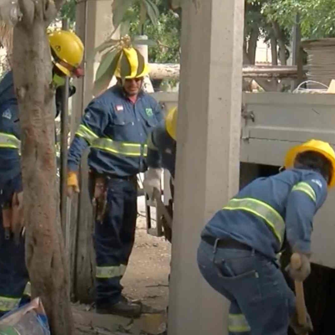 Las tormentas han dejado más de 14 mil 500 viviendas sin energía eléctrica.