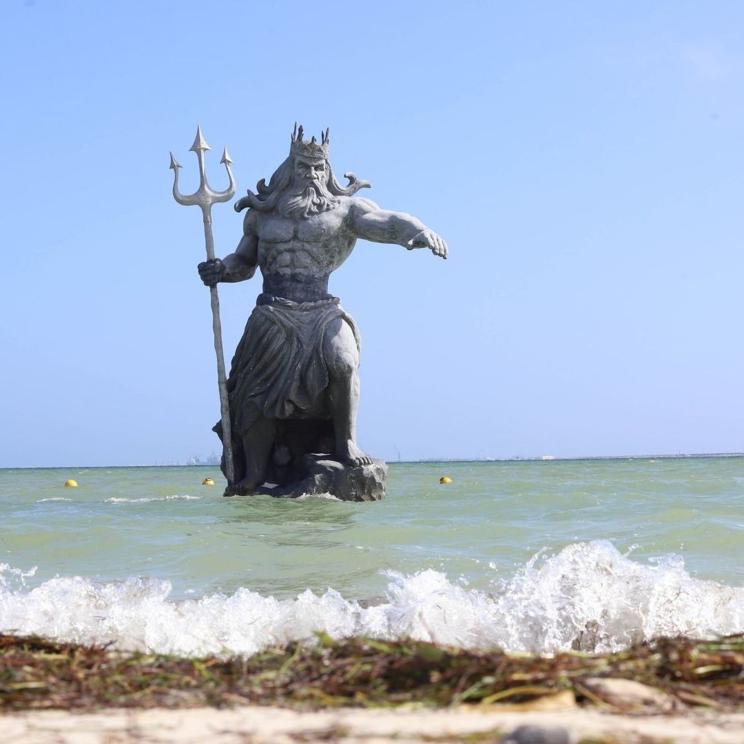 Estatua de Poseidón en Puerto Progreso, Yucatán