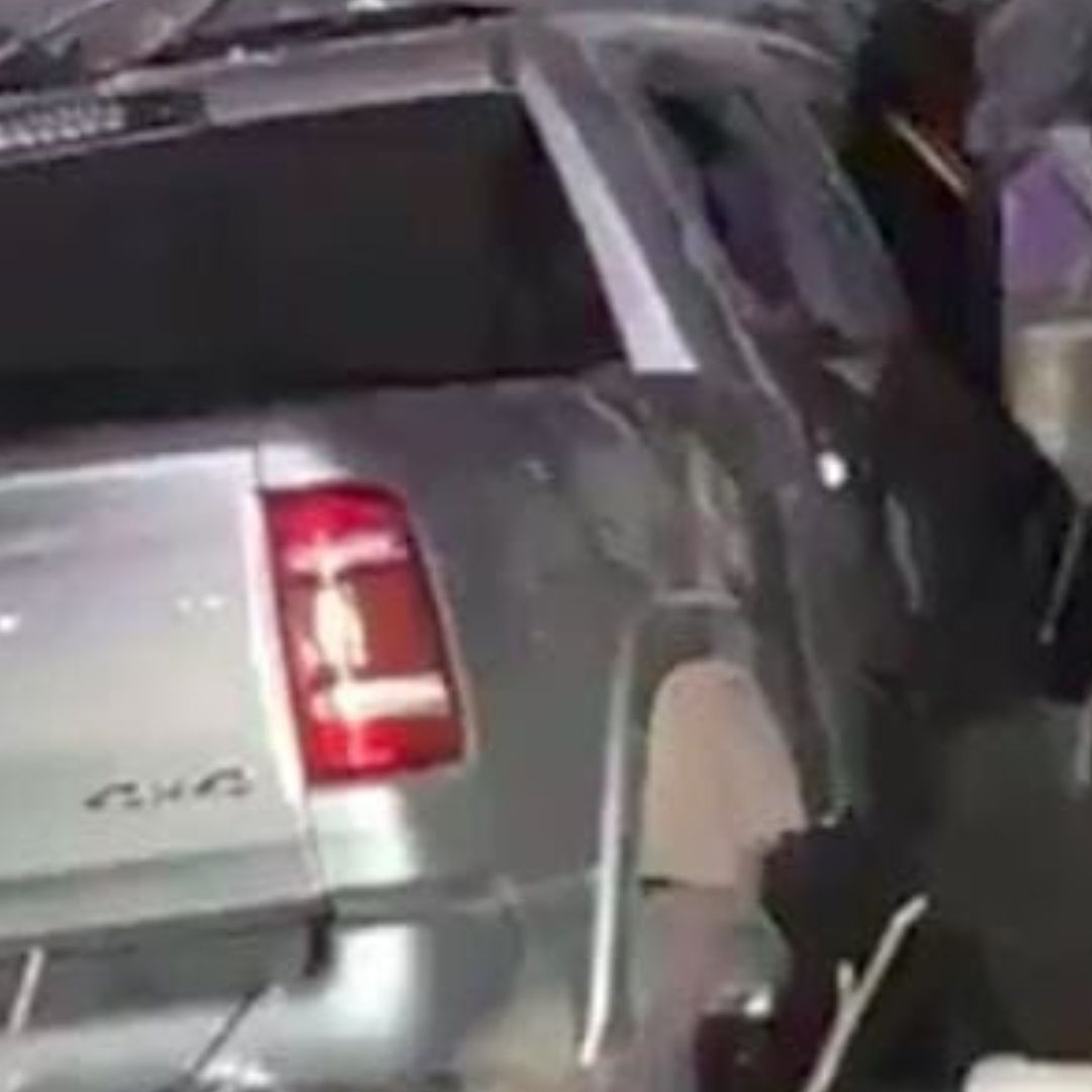 Conductor de pick up se impacta contra vivienda y mata a una persona