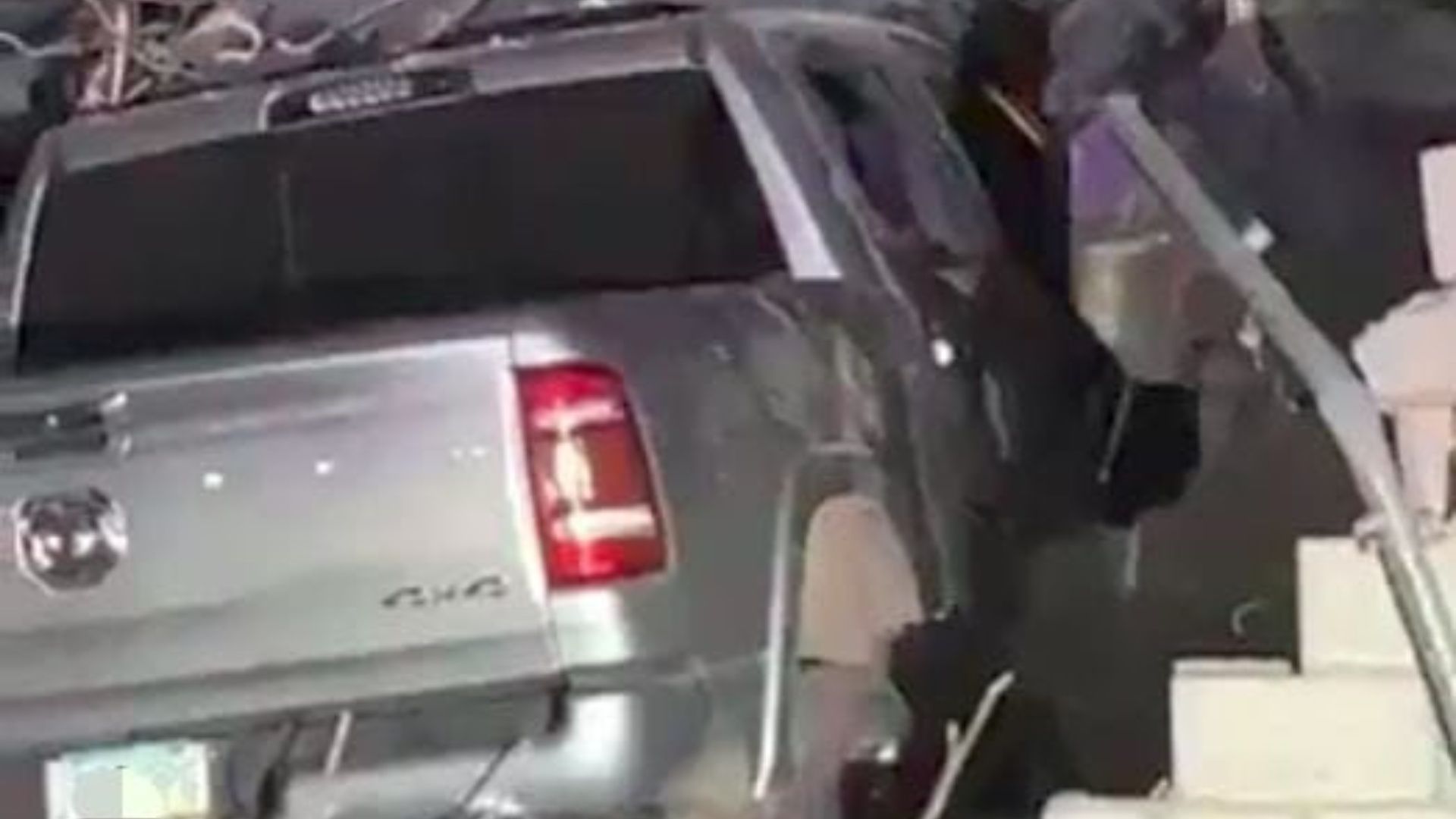 Conductor de pick up se impacta contra vivienda y mata a una persona