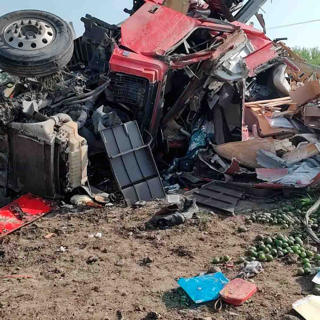 Un Muerto y Dos Heridos en Choque de Tráiler con Camión en Tamaulipas