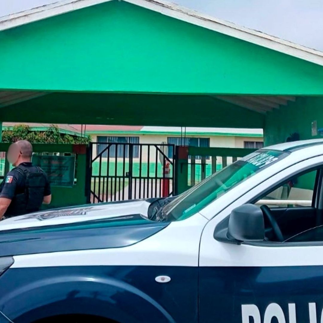 Hombre es Sorprendido Dentro de Primaria en Ensenada y fue Detenido al Ponerse Agresivo