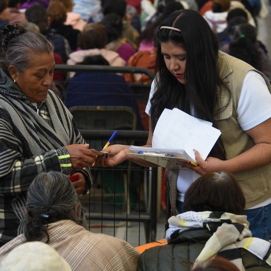 Estas letras cobran pago de pensión bienestar el 15 y 22 de julio 2025