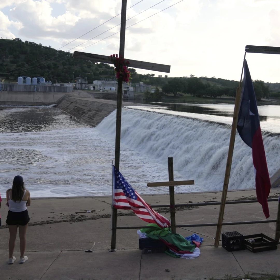 Campamento Mystic Esperó 1 Hora para Evacuar Niñas por Inundación: Suman 131 Muertos en Texas