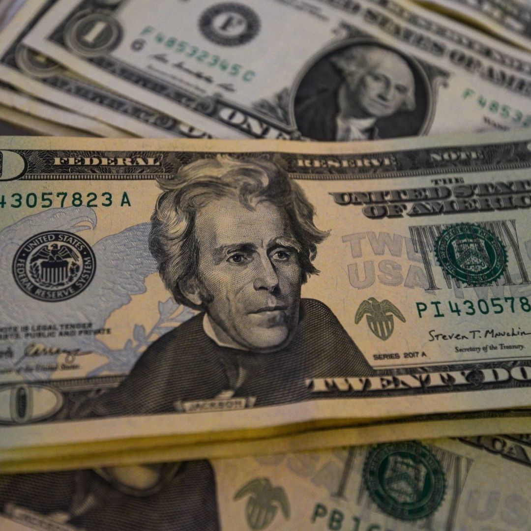 Peso Mexicano Cae y se Ubica Como la Cuarta Divisa Más Depreciada Hoy; Así Cotiza frente Dólar