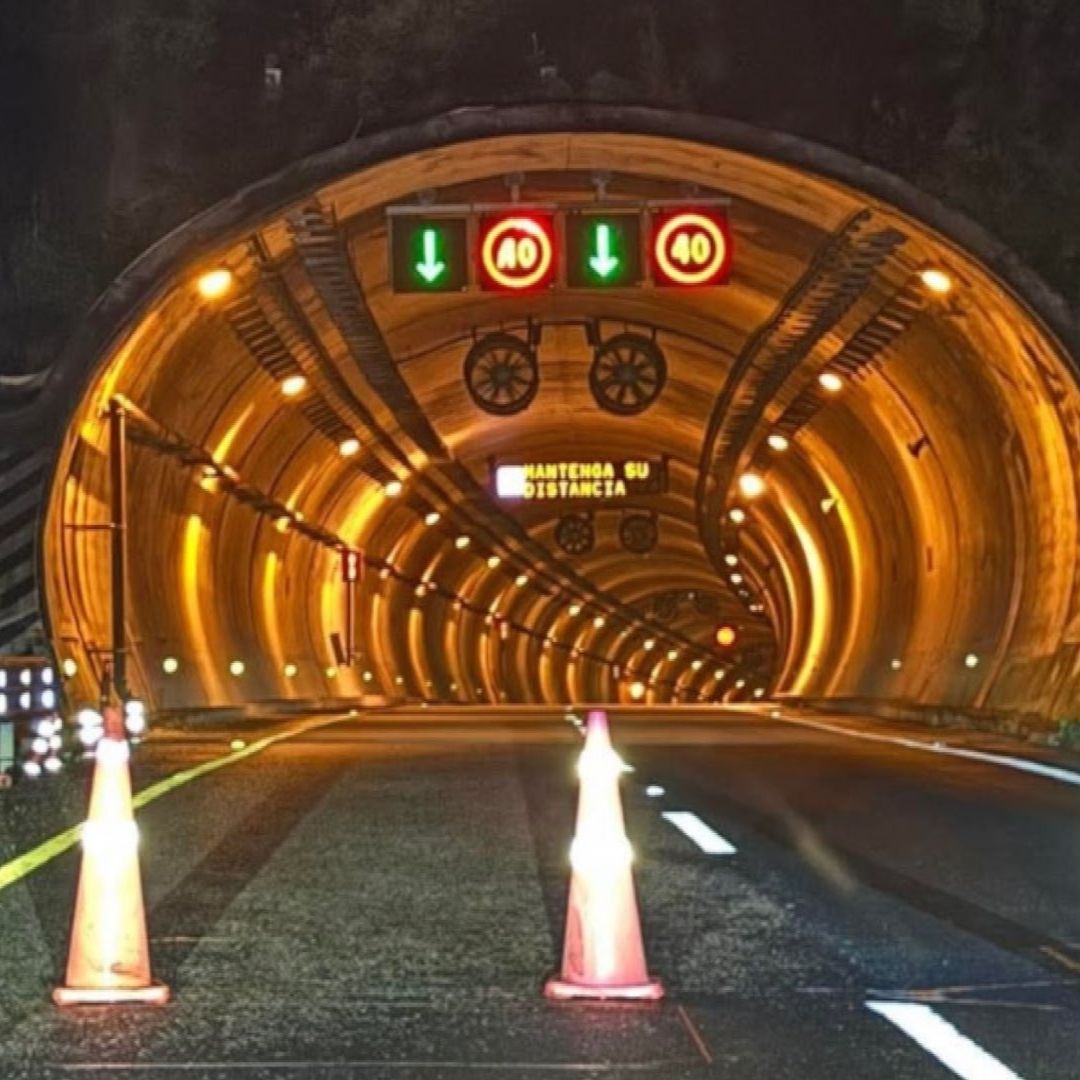 Cierre por Deslave en Túnel Necaxa Carretera México Tuxpan en Huauchinango Puebla