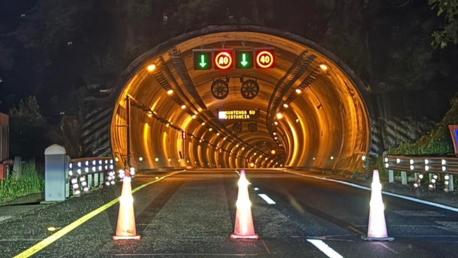 Cierre por Deslave en Túnel Necaxa Carretera México Tuxpan en Huauchinango Puebla