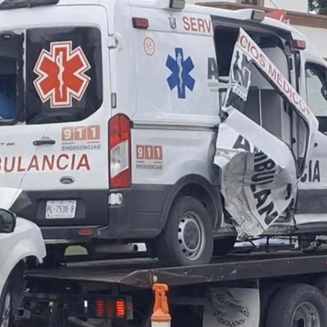 Ambulancia de Anáhuac Presuntamente se Pasa un Alto y Causa Choque Múltiple en Nuevo Laredo