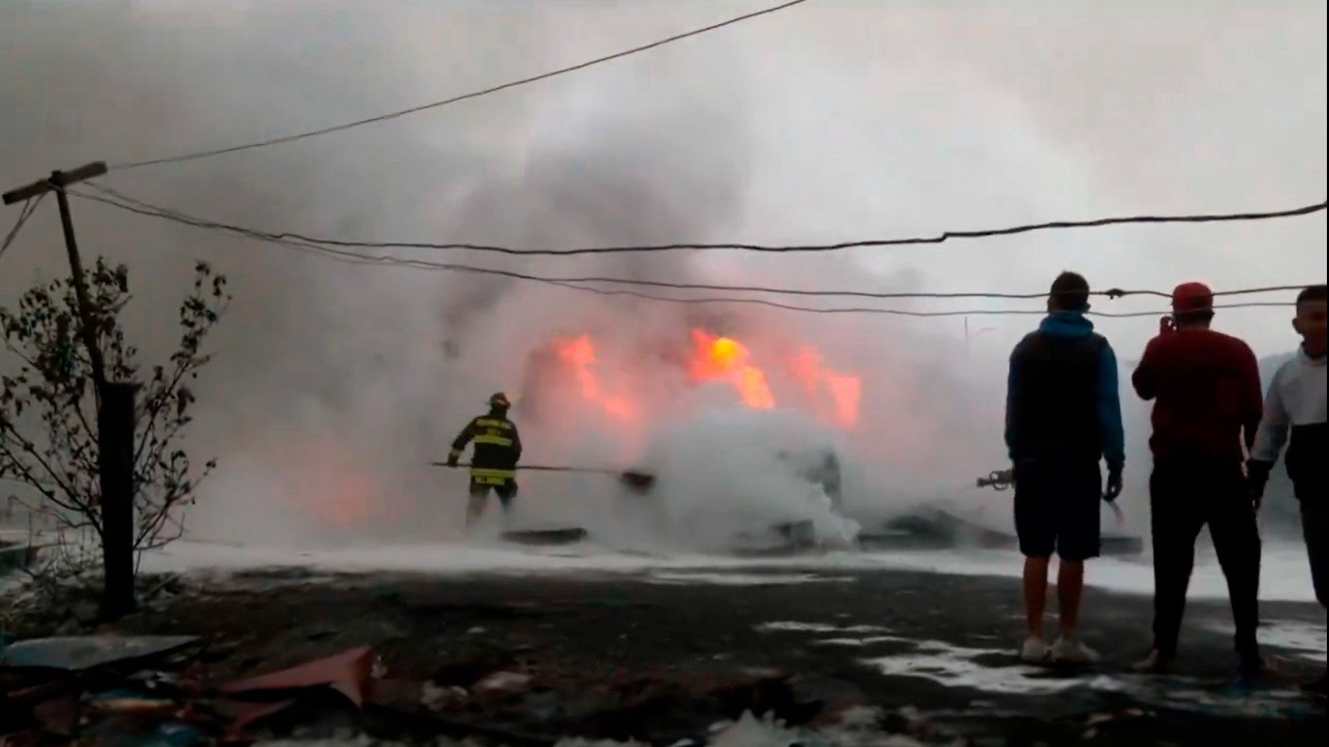 50 personas viven en la calle tras incendio en Nezahualcóyotl