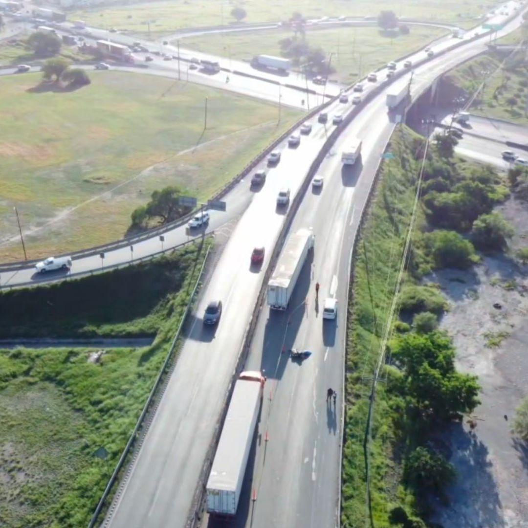 El percance se dio poco antes de llegar a la Carretera Laredo, rumbo a la colonia Cosmópolis.