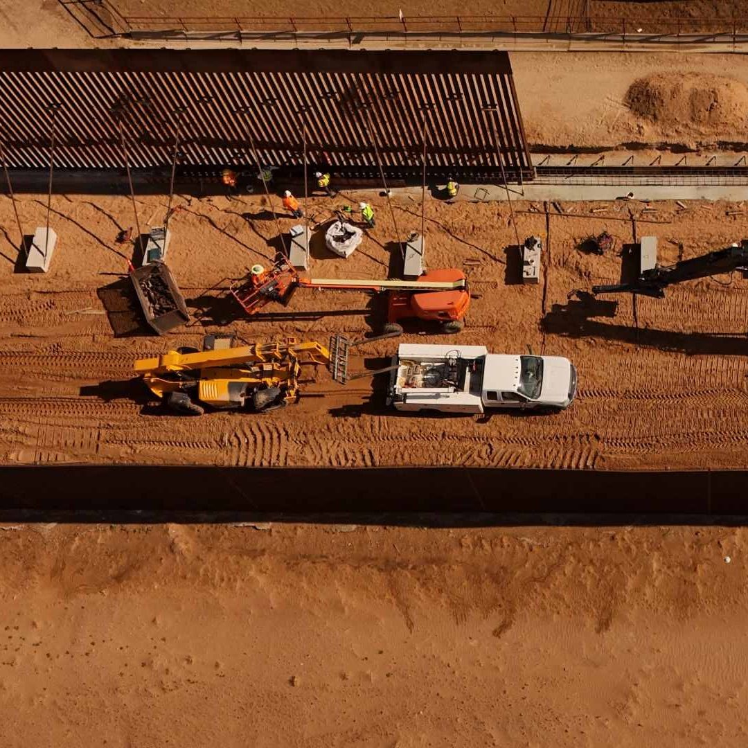 EUA Construye Nuevo Muro Fronterizo en Desierto entre Nuevo México y Ciudad Juárez | Fotos