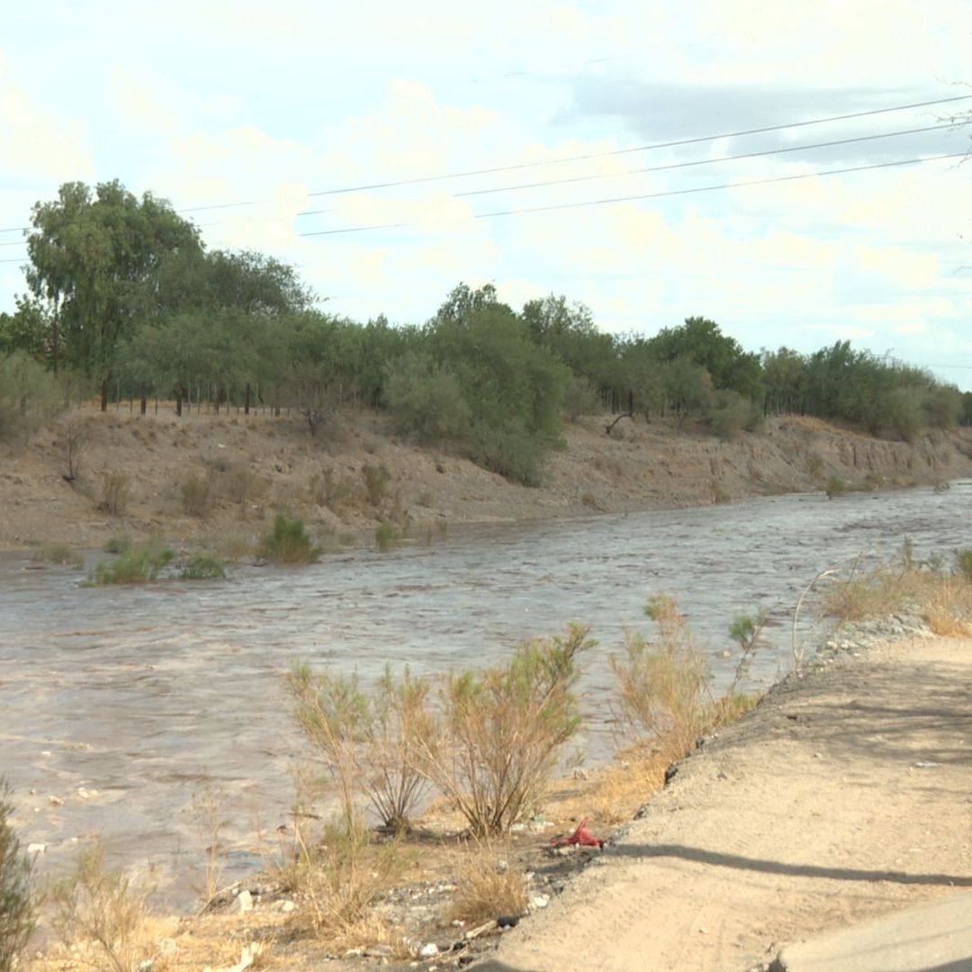 Llega Agua al Río San Miguel en San Pedro El Saucito al Oriente de Hermosillo