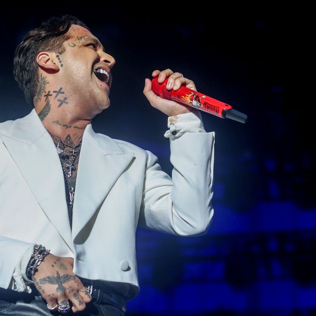 Nombran a Christian Nodal dentro de los 50 más bellos