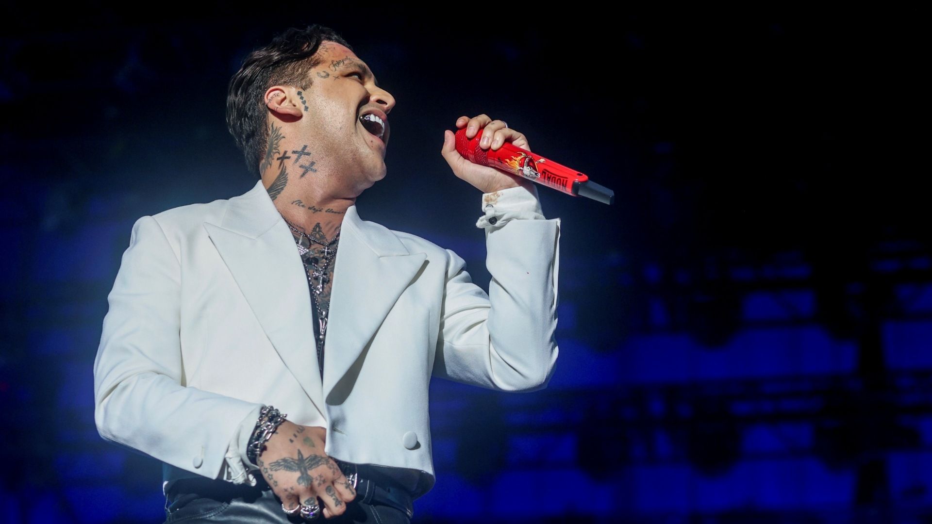Nombran a Christian Nodal dentro de los 50 más bellos